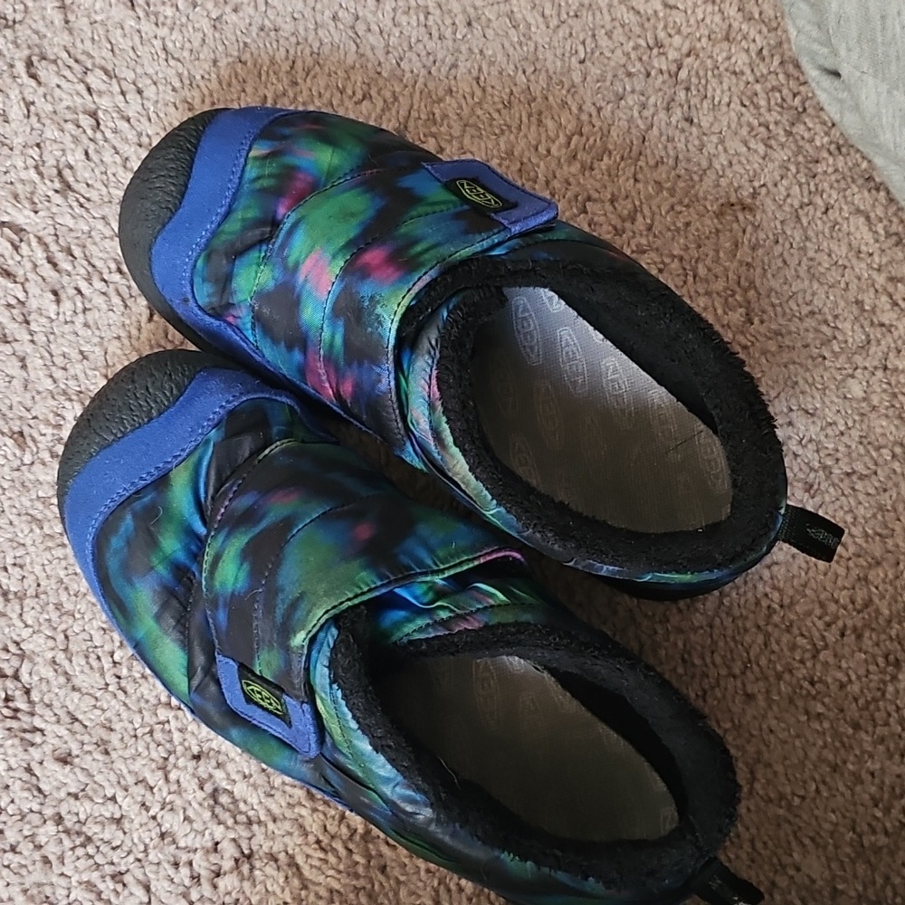 $7 ADD TO BUNDLE TO LOWER PRICE Keen Montessori Multicolor Slip-On Slippers